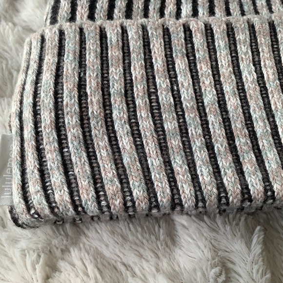 NWT Lululemon Textured Fleece Lined Knit Beanie - Picture 4 of 8